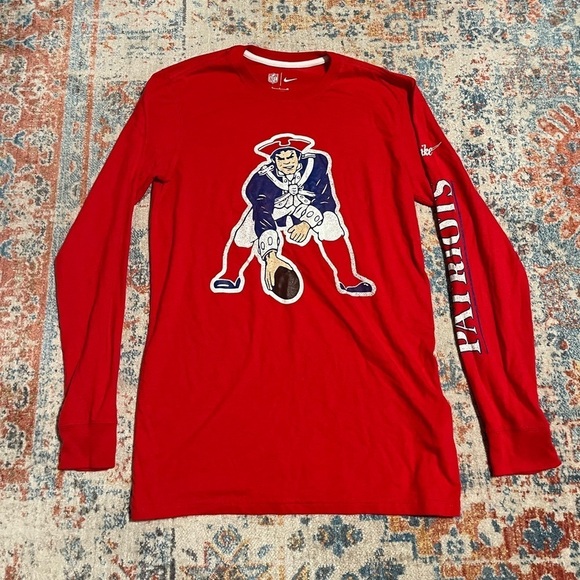 Nike Other - Nike NFL Patriots long-sleeved red T-shirt